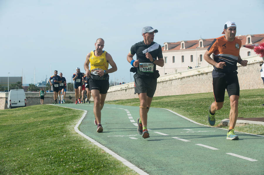 Unos 3.800 valientes parten con la primera luz del día al asalto de las baterías de costa de Cartagena