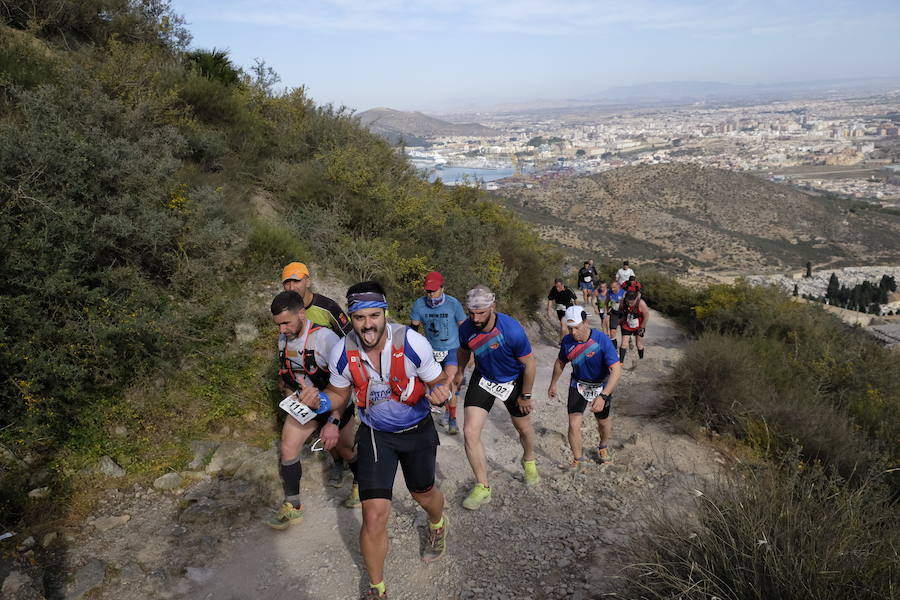 Unos 3.800 valientes parten con la primera luz del día al asalto de las baterías de costa de Cartagena