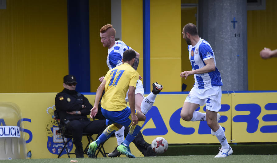 Mario Simón encadena su peor racha como entrenador del equipo blanquiazul y deja al conjunto lorquino a siete puntos de la promoción de descenso