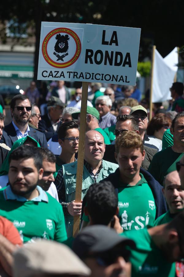 Cientos de cazadores de toda la Región secundan en Murcia la manifestación en defensa de la actividad cinegética y su contribución a la permanencia del mundo rural