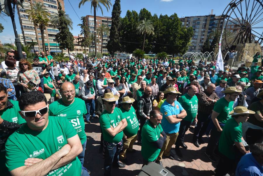 Cientos de cazadores de toda la Región secundan en Murcia la manifestación en defensa de la actividad cinegética y su contribución a la permanencia del mundo rural