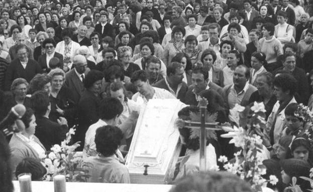 Funeral por la fallecida, en 1985.