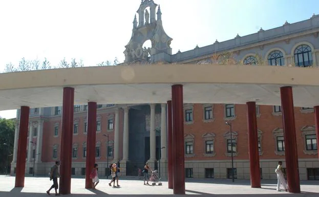 Fachada de la Universidad de Murcia.