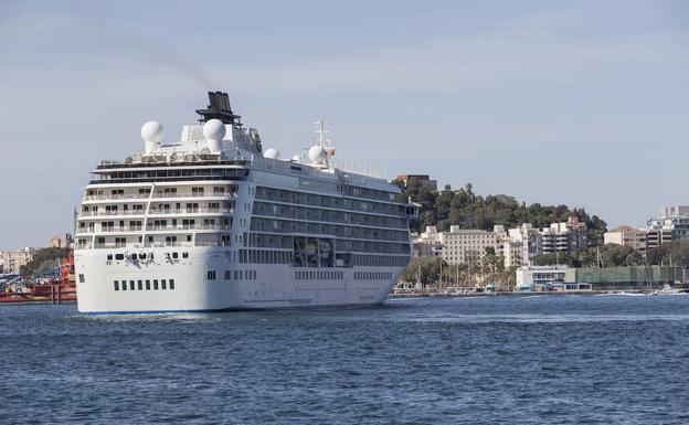 Galería. El crucero 'The World' atraca en Cartagena.