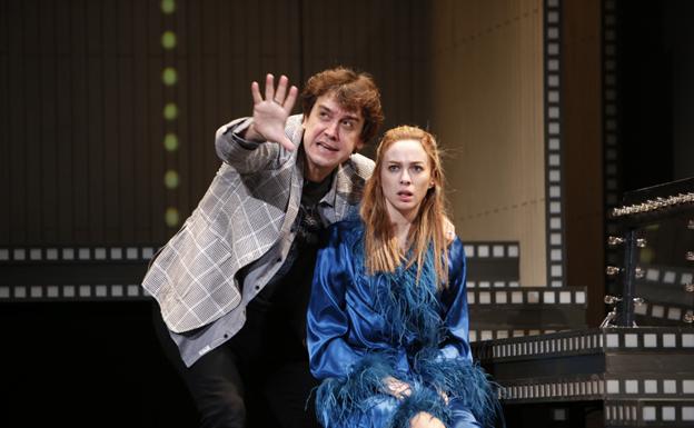 Los actores Javier Veiga y Marta Hazas.