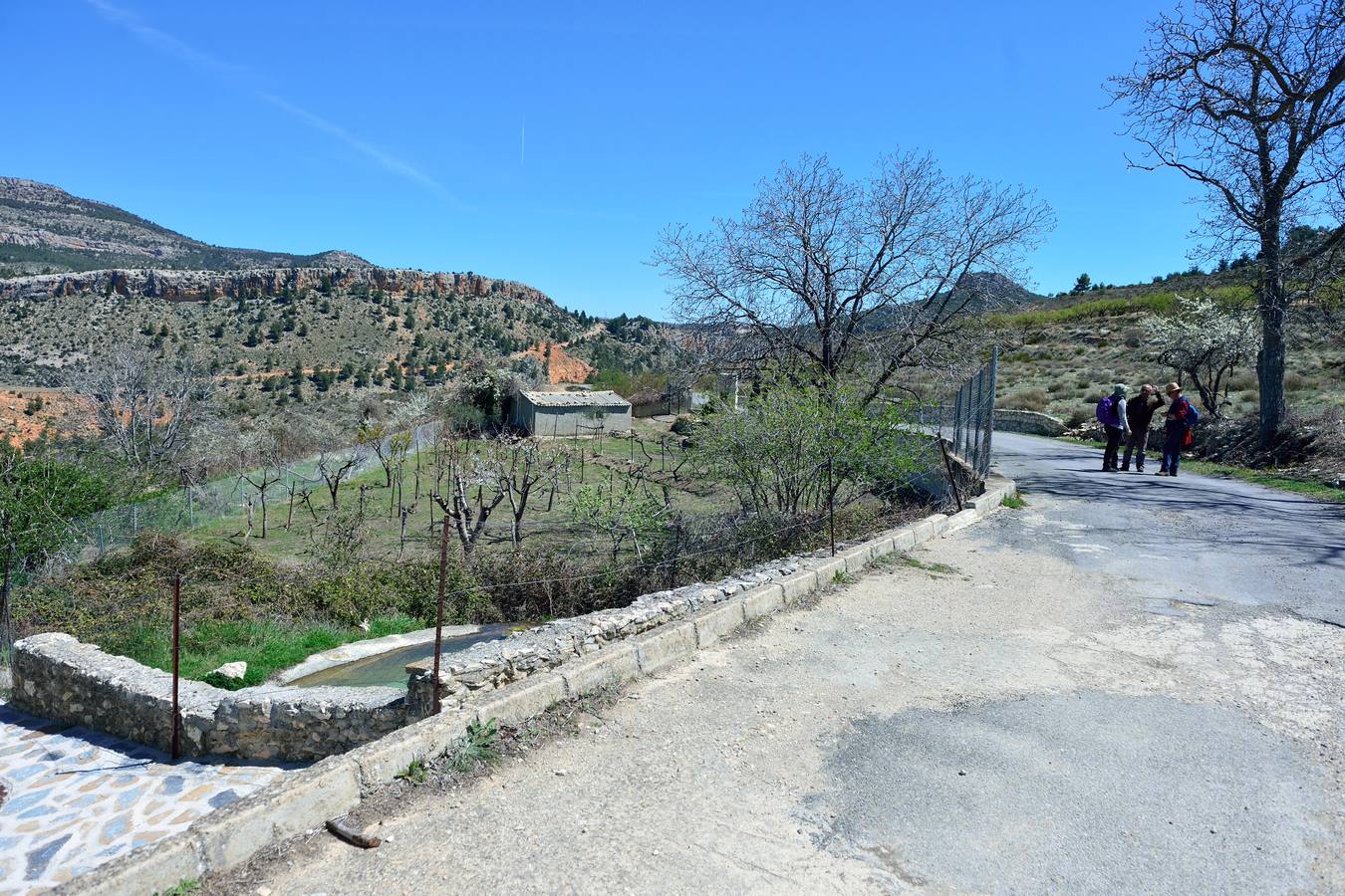 Fósiles, pozas y cursos de agua para disfrutar bajo los abrigos rupestres de los cortados del Torcal de Bojadillas