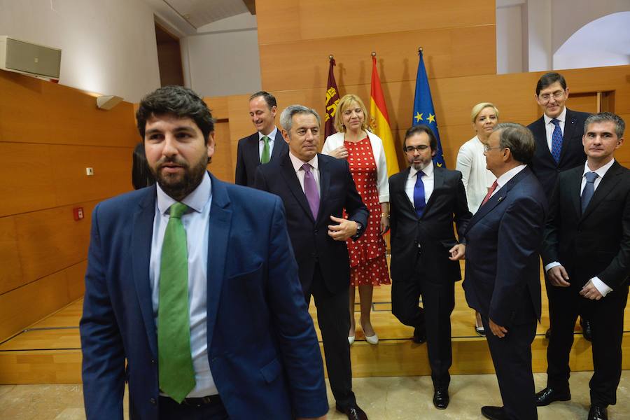 El presidente del Gobierno regional destaca que hace estos cambios en su Ejecutiva para «trabajar mucho más para que Murcia sea tierra de libertad»