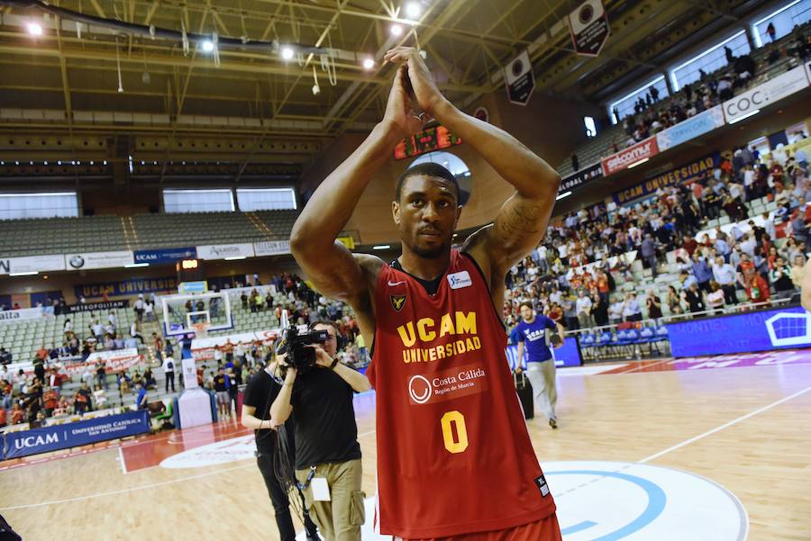 El equipo de Ibon Navarro se mantiene en los puestos de eliminatorias por el título arrasando al Tecnyconta Zaragoza en la segunda parte. La soledad de Neal por parte visitante – 31 puntos – contrastó con la fuerza como grupo del UCAM, con cuatro jugadores por encima de diez puntos