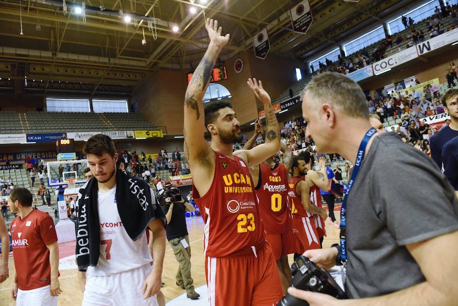 El equipo de Ibon Navarro se mantiene en los puestos de eliminatorias por el título arrasando al Tecnyconta Zaragoza en la segunda parte. La soledad de Neal por parte visitante – 31 puntos – contrastó con la fuerza como grupo del UCAM, con cuatro jugadores por encima de diez puntos