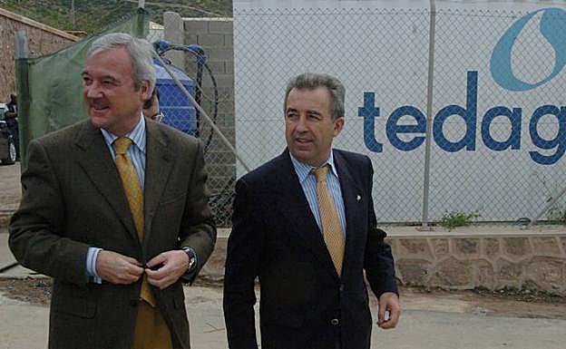 Ramón Luis Valcárcel y Antonio Cerdá, en 2007, cuando empezaron las pruebas en la desalinizadora.
