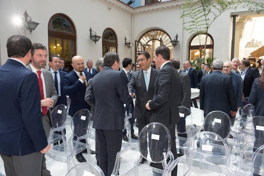 El embajador en España, Lyu Fan, explica el interés de los inversores asiáticos por la tecnología de riego desarrollada en la Región