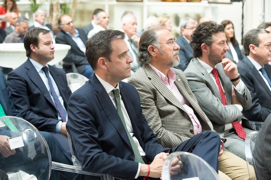 El embajador en España, Lyu Fan, explica el interés de los inversores asiáticos por la tecnología de riego desarrollada en la Región