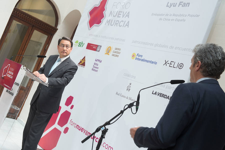 El embajador en España, Lyu Fan, explica el interés de los inversores asiáticos por la tecnología de riego desarrollada en la Región