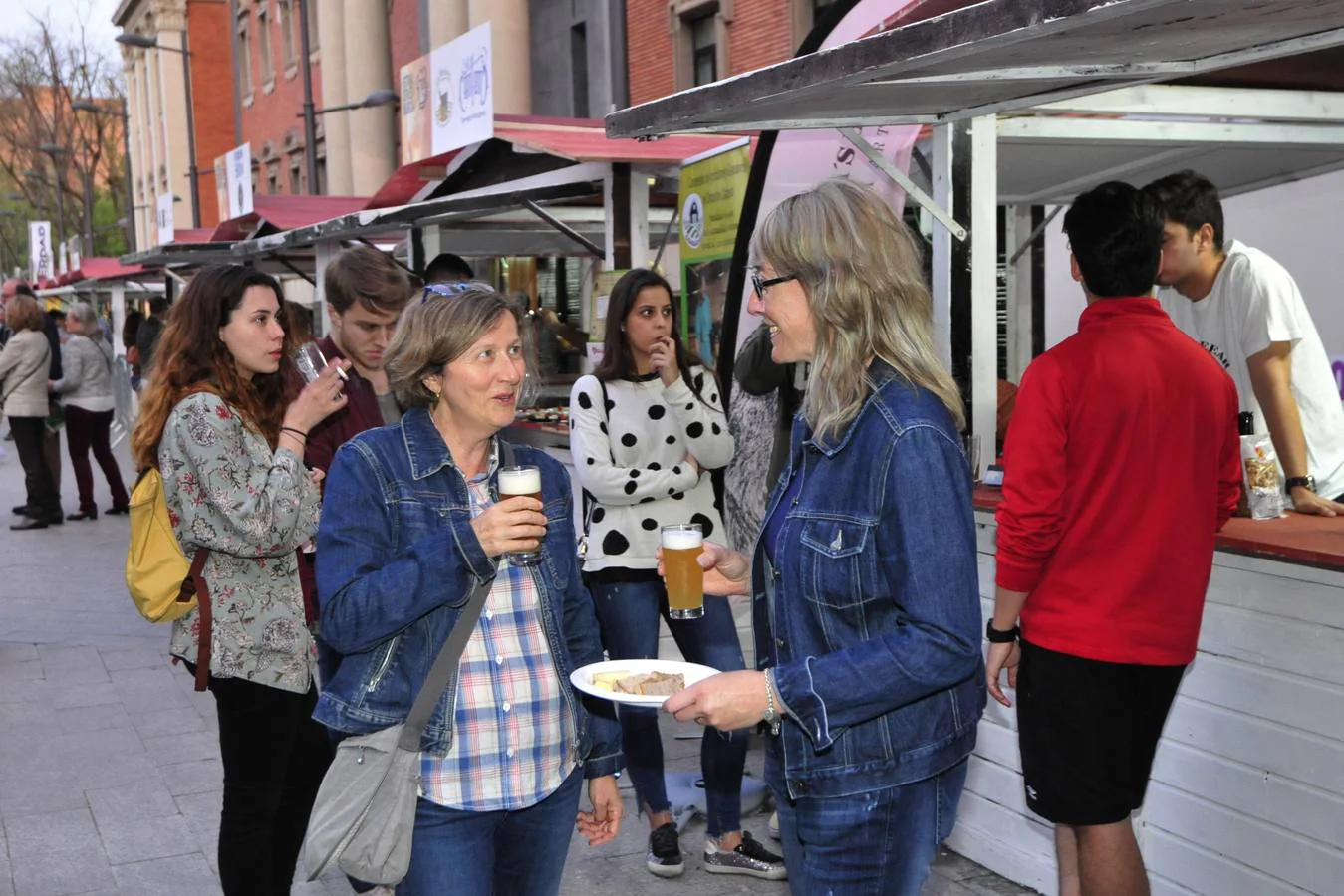 El Festival de la Cerveza reúne hasta el domingo en Murcia medio centenar de tipos de birras para maridar con tapas y quesos y embutidos 'gourmet'