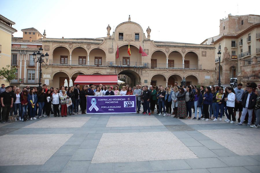 Concentración en Lorca contra la decisión de no considerar agresión sexual el ataque de los Sanfermines.