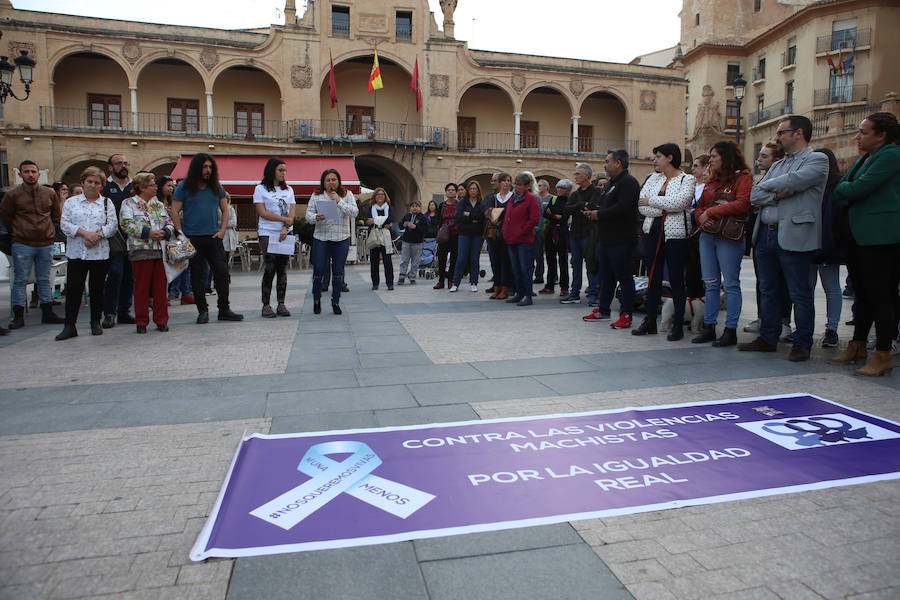 Concentración en Lorca contra la decisión de no considerar agresión sexual el ataque de los Sanfermines.