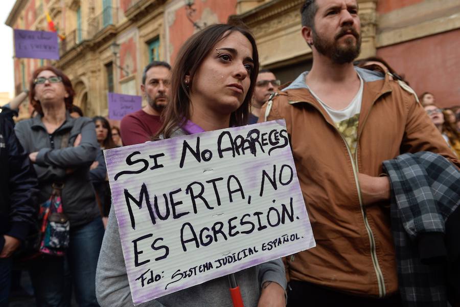 Concentración en Murcia contra la decisión de no considerar agresión sexual el ataque de los Sanfermines.