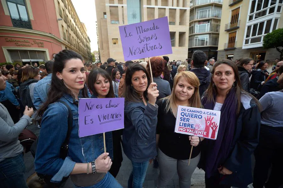 Concentración en Murcia contra la decisión de no considerar agresión sexual el ataque de los Sanfermines.