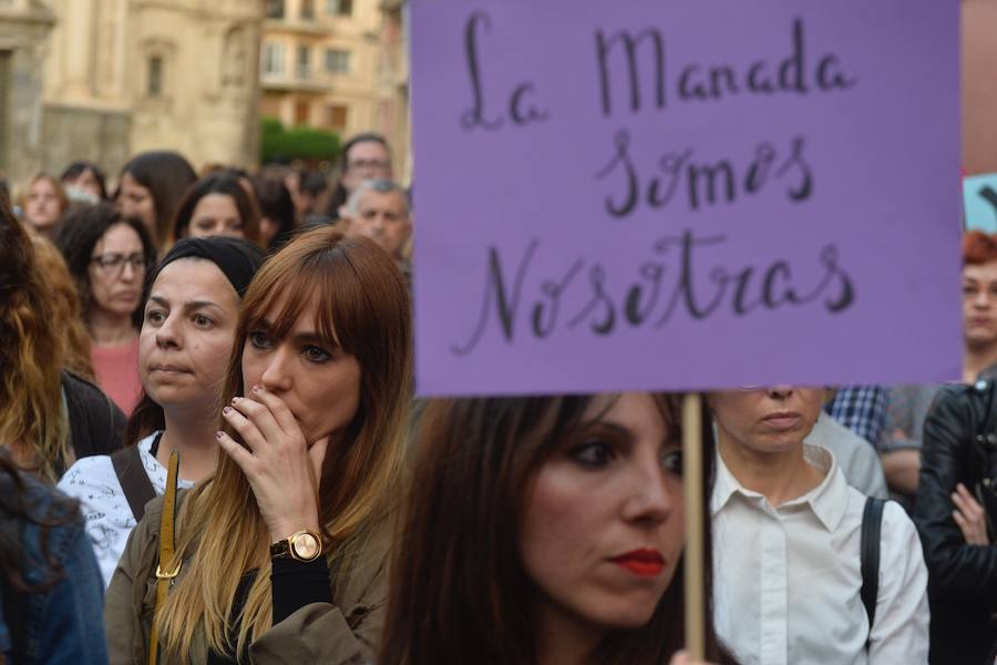 Concentración en Murcia contra la decisión de no considerar agresión sexual el ataque de los Sanfermines.