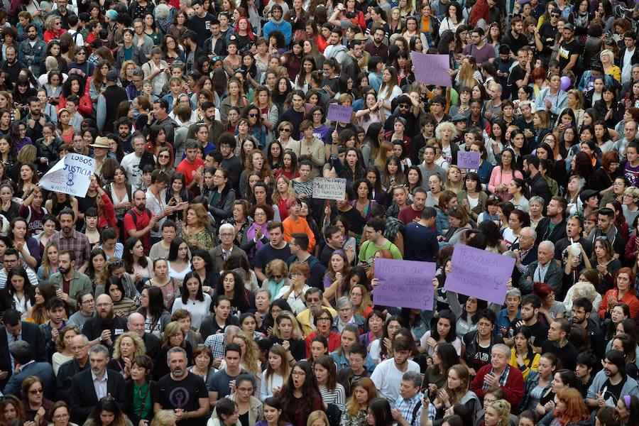 Concentración en Murcia contra la decisión de no considerar agresión sexual el ataque de los Sanfermines.