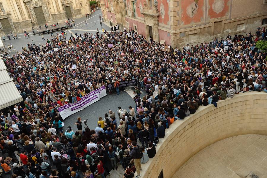 Concentración en Murcia contra la decisión de no considerar agresión sexual el ataque de los Sanfermines.