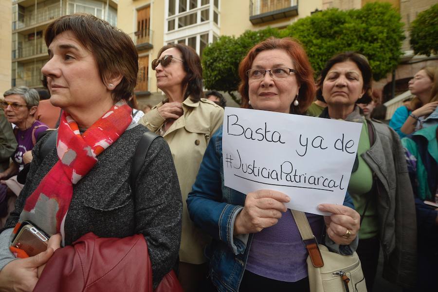 Concentración en Murcia contra la decisión de no considerar agresión sexual el ataque de los Sanfermines.