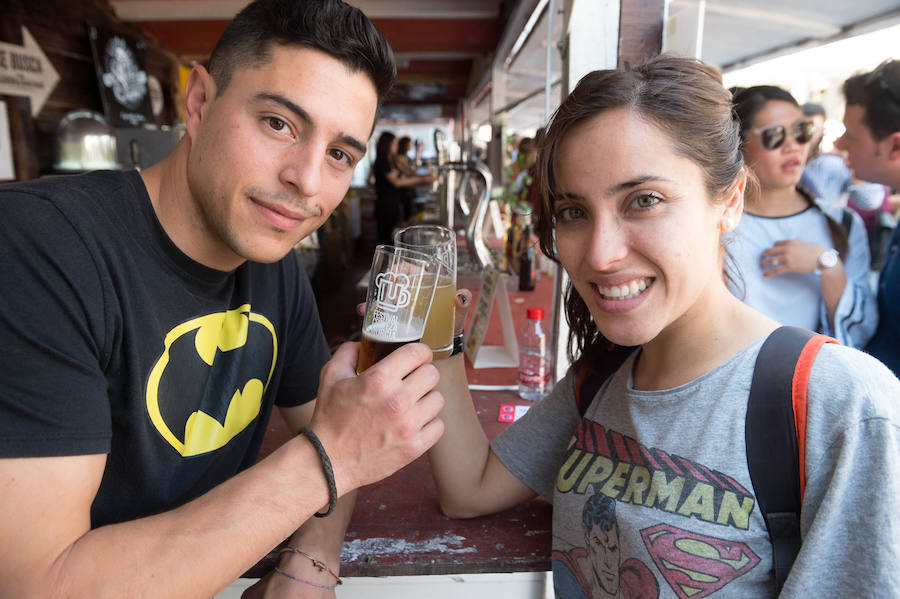 El evento reúne hasta el domingo en la plaza de la Universidad una selección de cervezas destacadas y artesanales que podrán disfrutarse con tapas variadas.