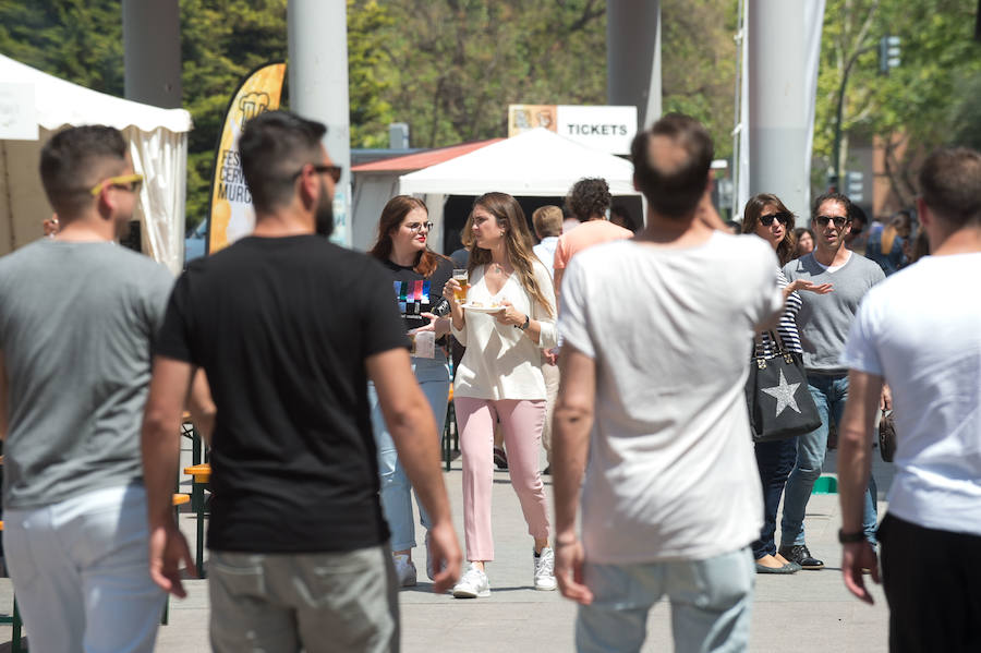 El evento reúne hasta el domingo en la plaza de la Universidad una selección de cervezas destacadas y artesanales que podrán disfrutarse con tapas variadas.