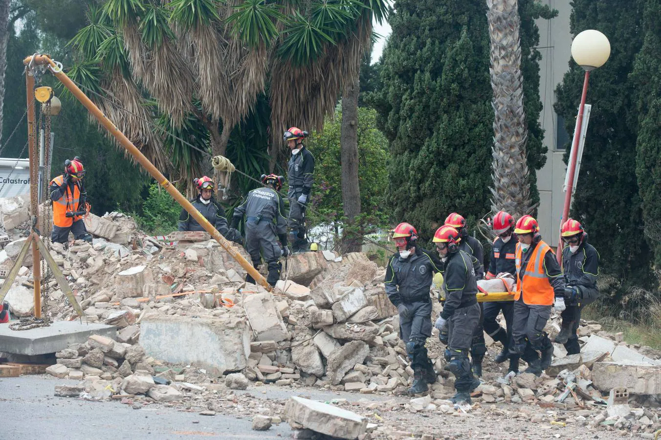 El Ministerio del Interior, el Ejército, la Comunidad y el Ayuntamiento afinan en el Naval su preparación para una emergencia de máximo nivel