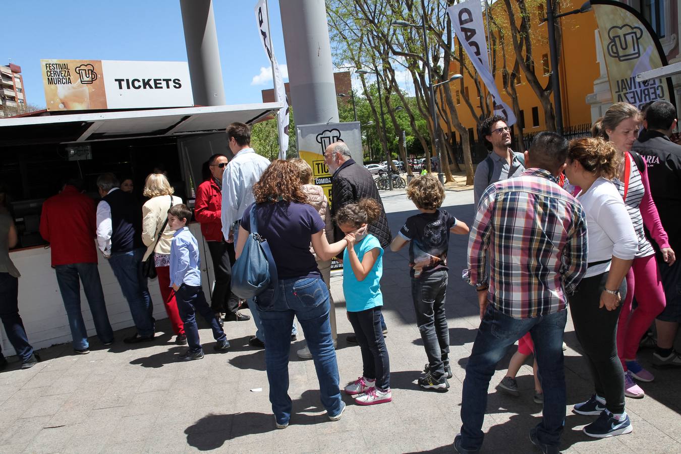 El Festival de la Cerveza puso ayer su punto y final a cuatro días de fiesta y diversión en la plaza de la Universidad de Murcia