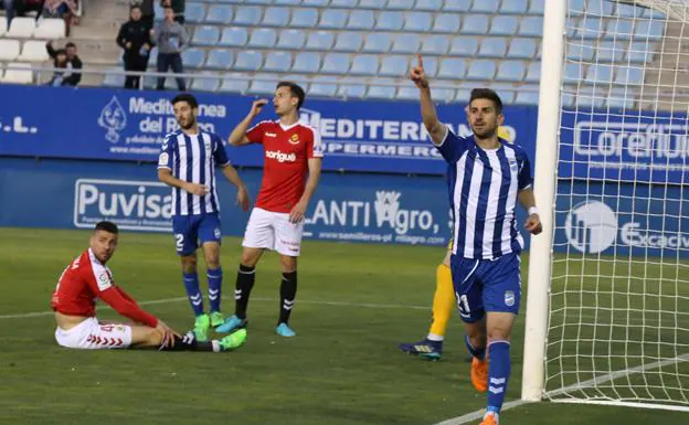 Dani Ojeda celebra el gol del triunfo del Lorca FC. 