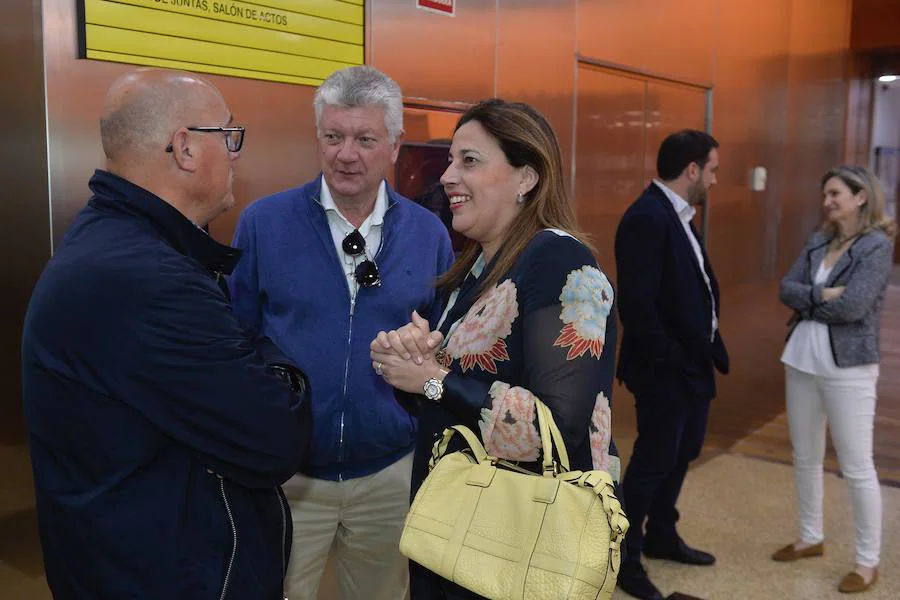 El consejero de Agua, Agricultura, Ganadería y Pesca, Miguel Angel del Amor, presidió la toma de posesión de los nuevos directores generales de la Consejeria: Joaquin Ruiz Montalvan, director gerente de la Entidad de Saneamiento y Depuración de Aguas (Esamur), y Sebastian Delgado, director general del Agua