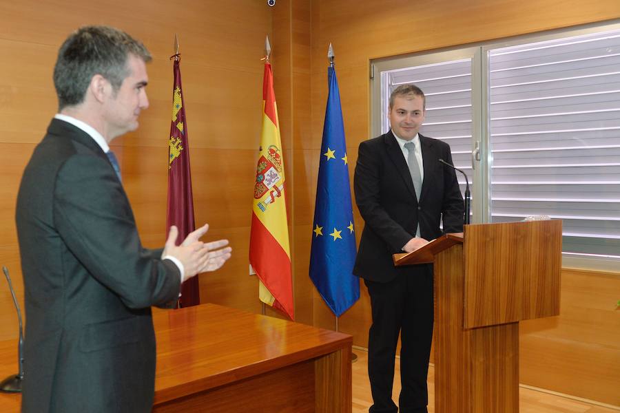 El consejero de Agua, Agricultura, Ganadería y Pesca, Miguel Angel del Amor, presidió la toma de posesión de los nuevos directores generales de la Consejeria: Joaquin Ruiz Montalvan, director gerente de la Entidad de Saneamiento y Depuración de Aguas (Esamur), y Sebastian Delgado, director general del Agua