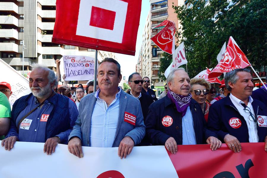 Varios miles de manifestantes salen a la calle en Murcia y Cartagena para reclamar igualdad, mejor empleo, mayores salarios y pensiones dignas en el día de la celebración del Primero de Mayo