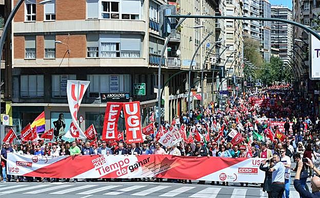 Cabeza de la manifestación por la Gran Vía de Murcia.
