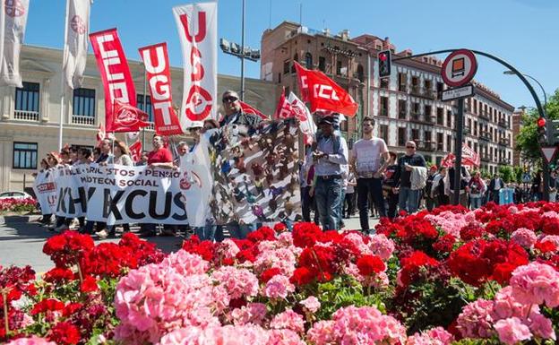 Imagen de archivo de la manifestacion por el dia del trabajo en Murcia el pasado año. 