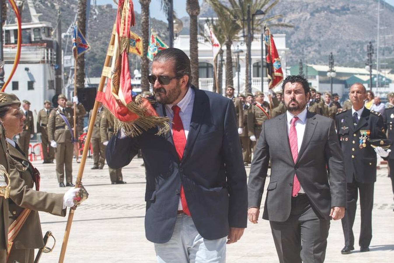 Desfiles, jura de bandera y pólvra para honrar a los héroes artilleros