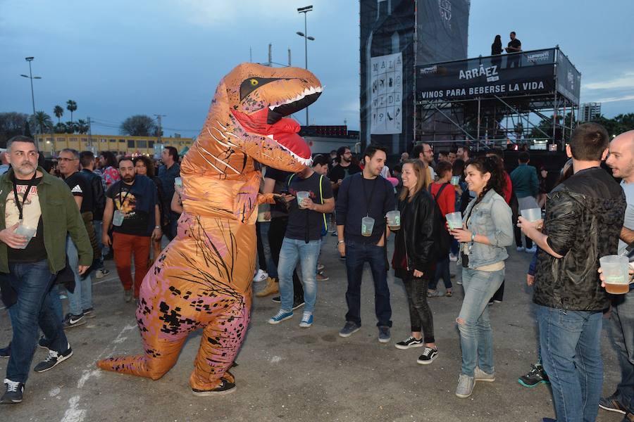 Miles de murcianos se volvieron a congregar en La Fica para disfrutar de la última jornada del WARM UP, marcada por las actuaciones de Alt-J, Izal, Dorian, Neuman o Cooper, entre otros