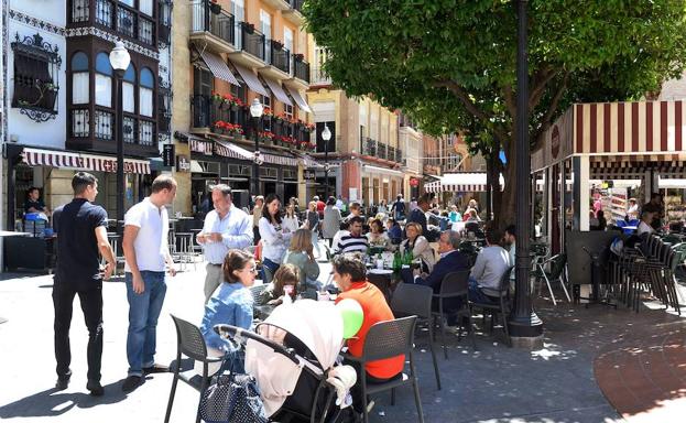 Terrazas en la Plaza de las Flores. 