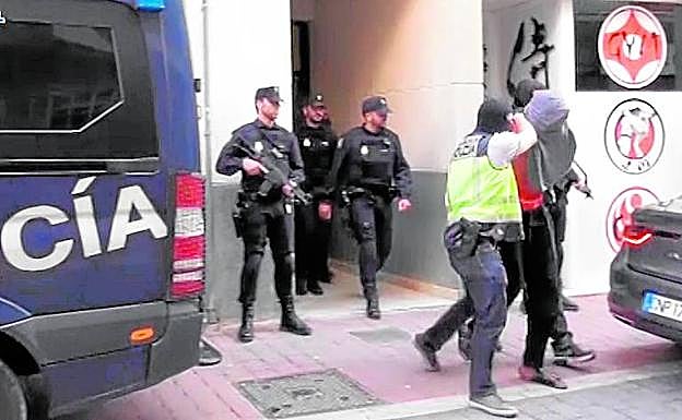 Momento de la detención del presunto yihadista en Lorca.