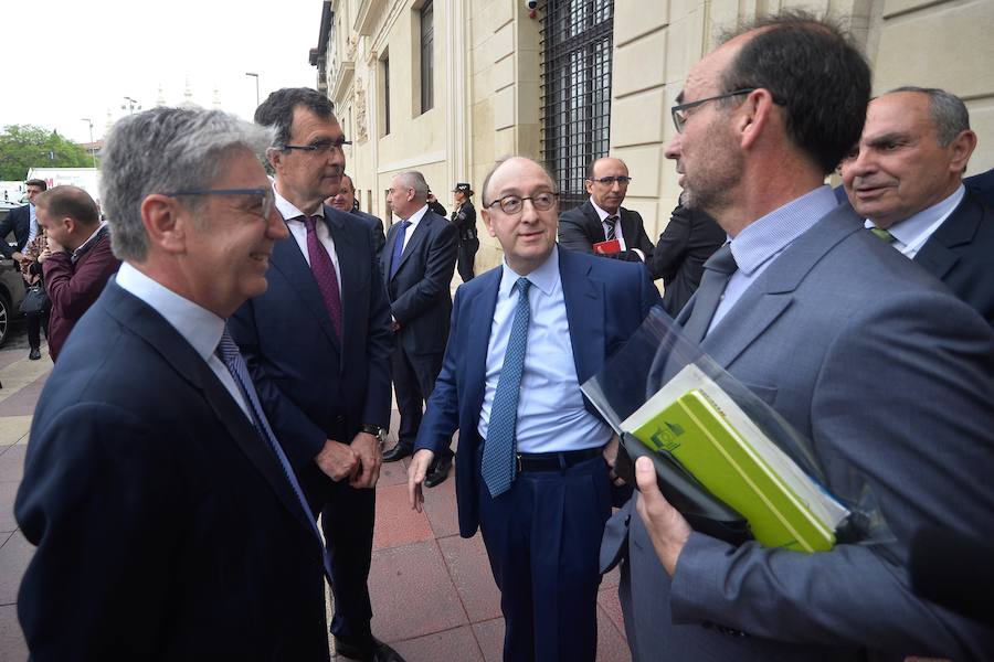 La ministra de Agricultura, que inauguró esta segunda jornada , abogó por «un pacto que asegure el equilibrio entre la defensa del medio ambiente y que mitigue los impactos negativos del cambio climático».