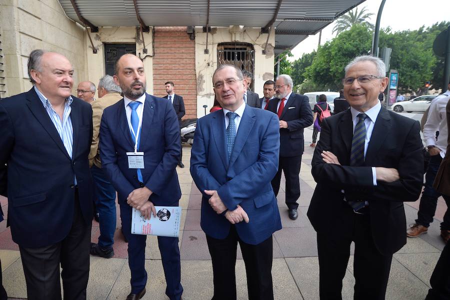 La ministra de Agricultura, que inauguró esta segunda jornada , abogó por «un pacto que asegure el equilibrio entre la defensa del medio ambiente y que mitigue los impactos negativos del cambio climático».