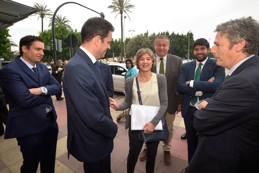La ministra de Agricultura, que inauguró esta segunda jornada , abogó por «un pacto que asegure el equilibrio entre la defensa del medio ambiente y que mitigue los impactos negativos del cambio climático».