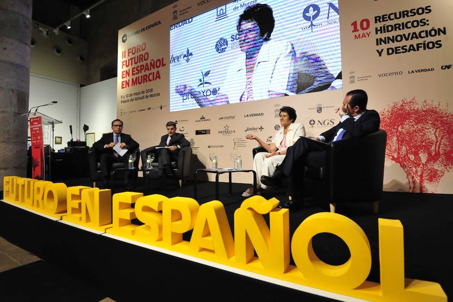 La ministra de Agricultura, que inauguró la segunda jornada del foro Futuro en Español, aboga por «un pacto que asegure el equilibrio entre la defensa del medio ambiente y su disponibilidad y que mitigue los impactos negativos del cambio climático»