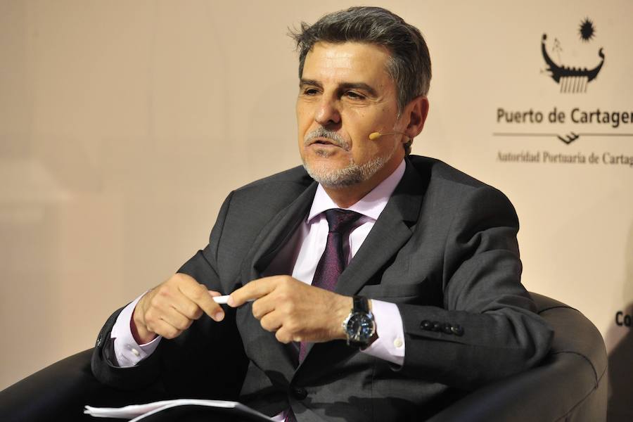 La ministra de Agricultura, que inauguró la segunda jornada del foro Futuro en Español, aboga por «un pacto que asegure el equilibrio entre la defensa del medio ambiente y su disponibilidad y que mitigue los impactos negativos del cambio climático»