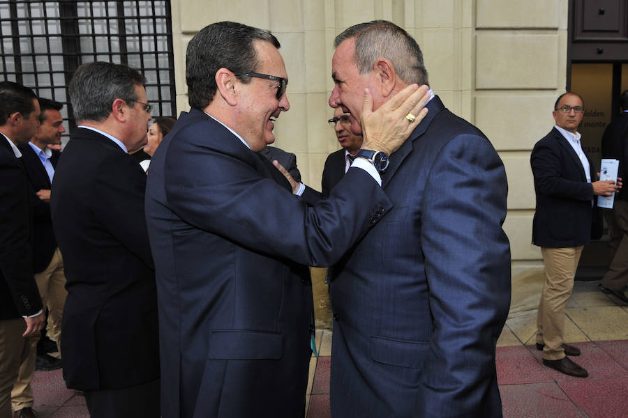 La ministra de Agricultura, que inauguró la segunda jornada del foro Futuro en Español, aboga por «un pacto que asegure el equilibrio entre la defensa del medio ambiente y su disponibilidad y que mitigue los impactos negativos del cambio climático»