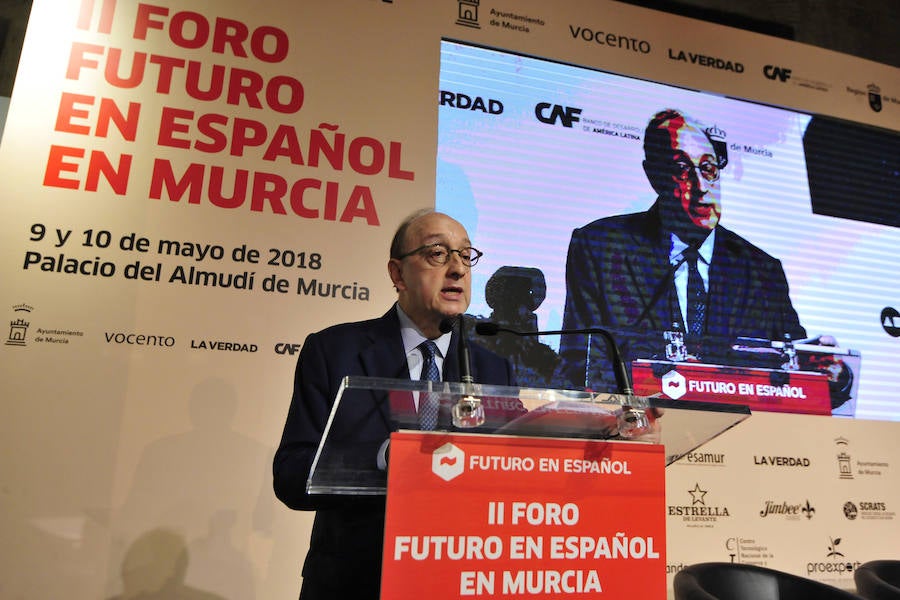 La ministra de Agricultura, que inauguró la segunda jornada del foro Futuro en Español, aboga por «un pacto que asegure el equilibrio entre la defensa del medio ambiente y su disponibilidad y que mitigue los impactos negativos del cambio climático»