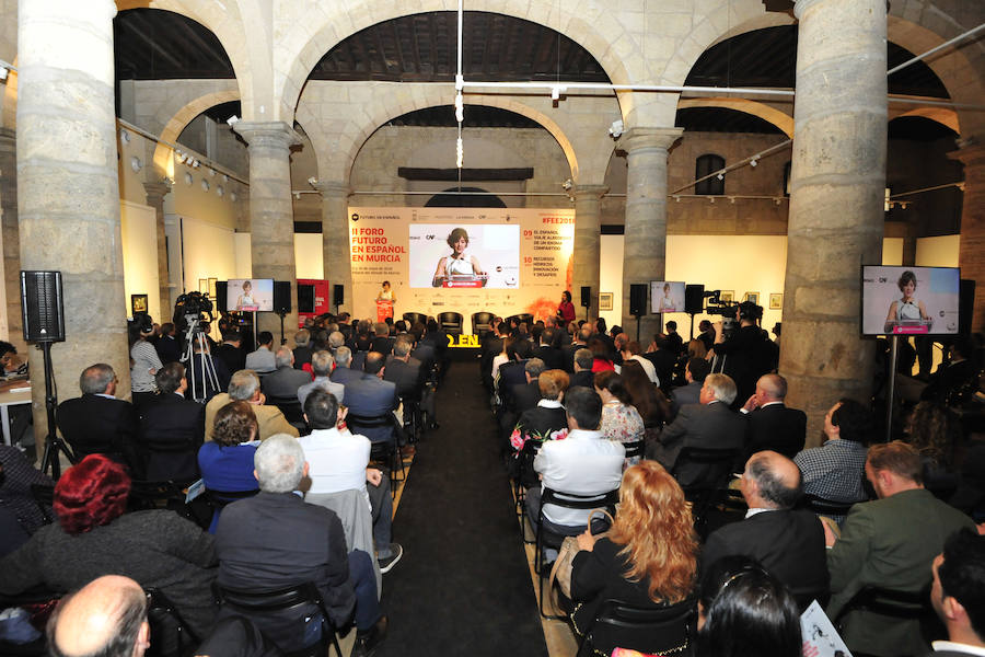 La ministra de Agricultura, que inauguró la segunda jornada del foro Futuro en Español, aboga por «un pacto que asegure el equilibrio entre la defensa del medio ambiente y su disponibilidad y que mitigue los impactos negativos del cambio climático»