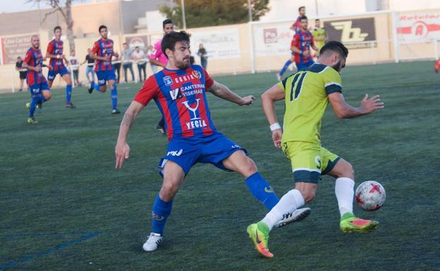 Un partido entre el Churra y el Yeclano.