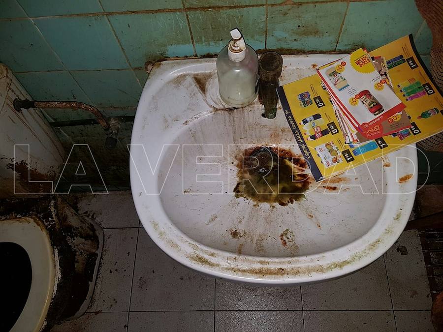 Dos policías locales rescatan a una madre y su hija a las que el cabeza de familia mantuvo retenidas contra su voluntad tras el aviso de familiares de la víctima